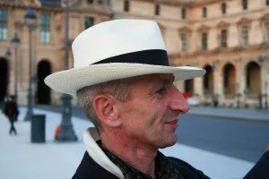 Gerd Wüsthoff im Profil in Paris im Jahr 2007, Autor von „Breaking Free“ im Lestihr Verlag